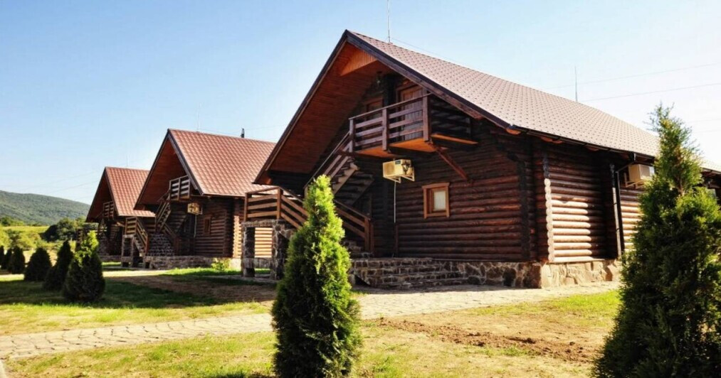 Готель «Срібний Водограй» Поляна