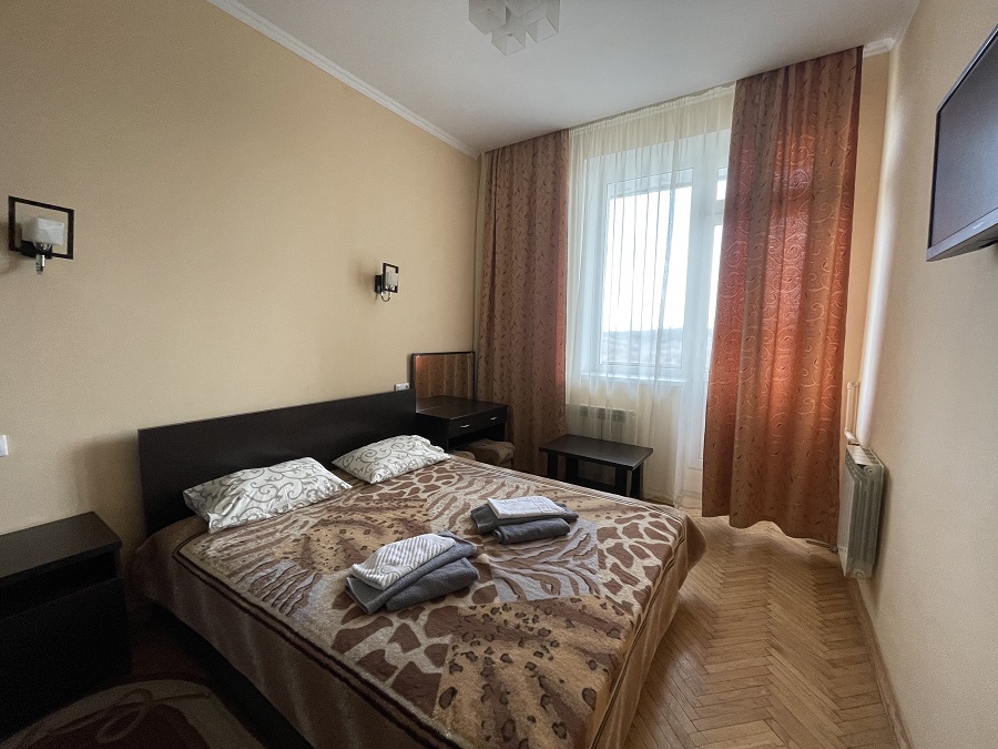 Двомісний комфорт (широке ліжко)